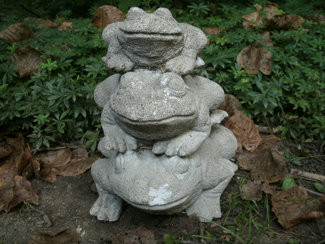 cement frog statues