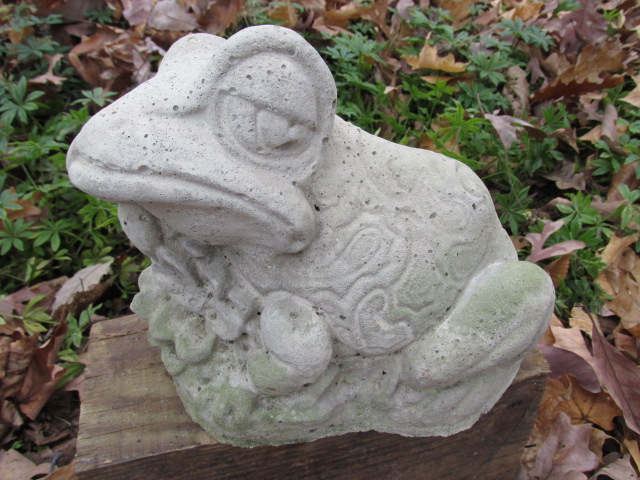 cement frog statues