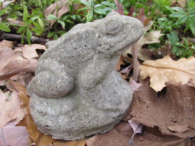 cement garden frog statue