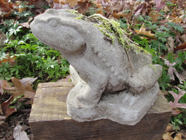 Vintage Cement 6" Tall Frog Toad Garden Statue Mossy Weathered Concrete