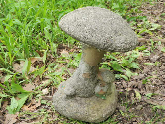 Vtg Cement 10" Tall Mushroom Toadstool Garden Art Statue Flaked Paint