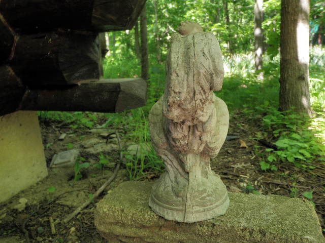 cement rooster statue