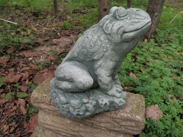 cement frog statues