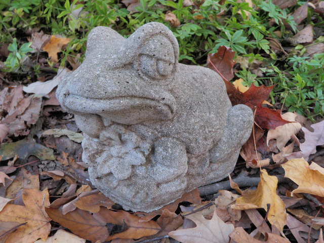 cement frog statues